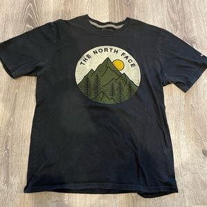 THE NORTH FACE GRAPHIC TEE